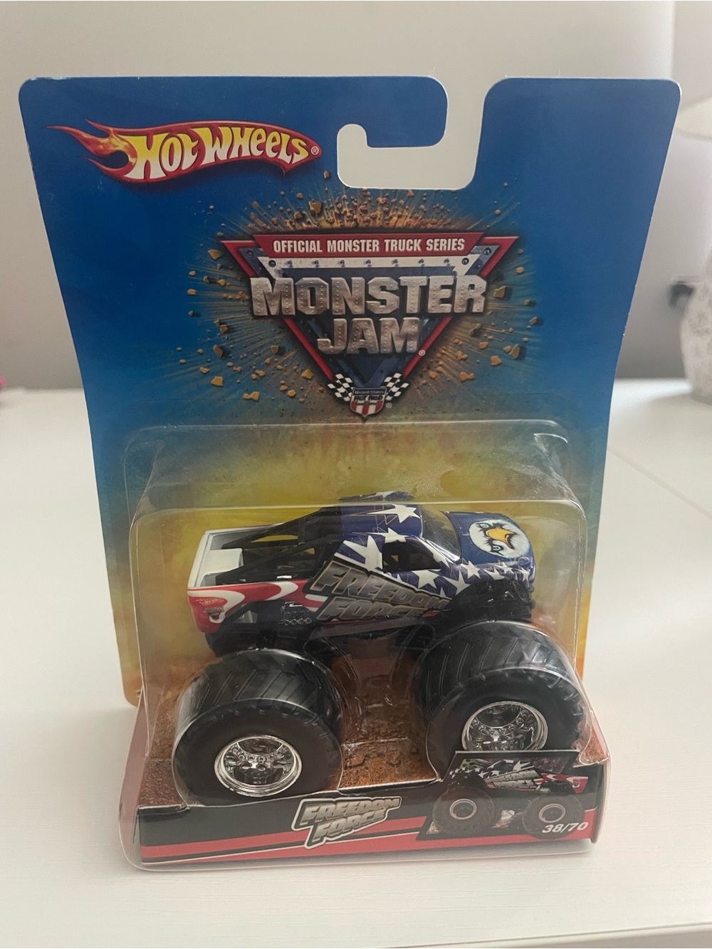 Hot wheels monster jam freedom force truck